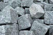 Kopfsteinpflaster Granit gespalten für Nordfriesland bestellen